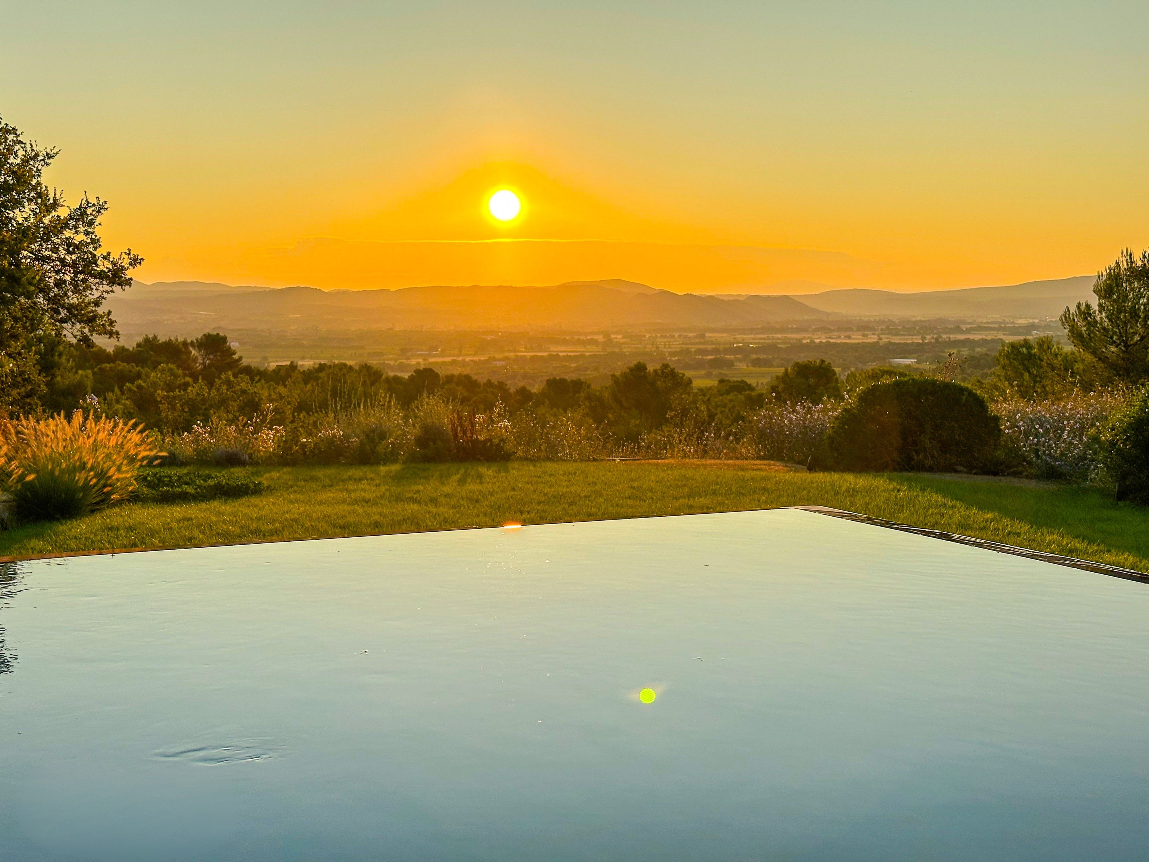 Élégante bastide provençale avec vue panoramique sur les montagnes pour des événements