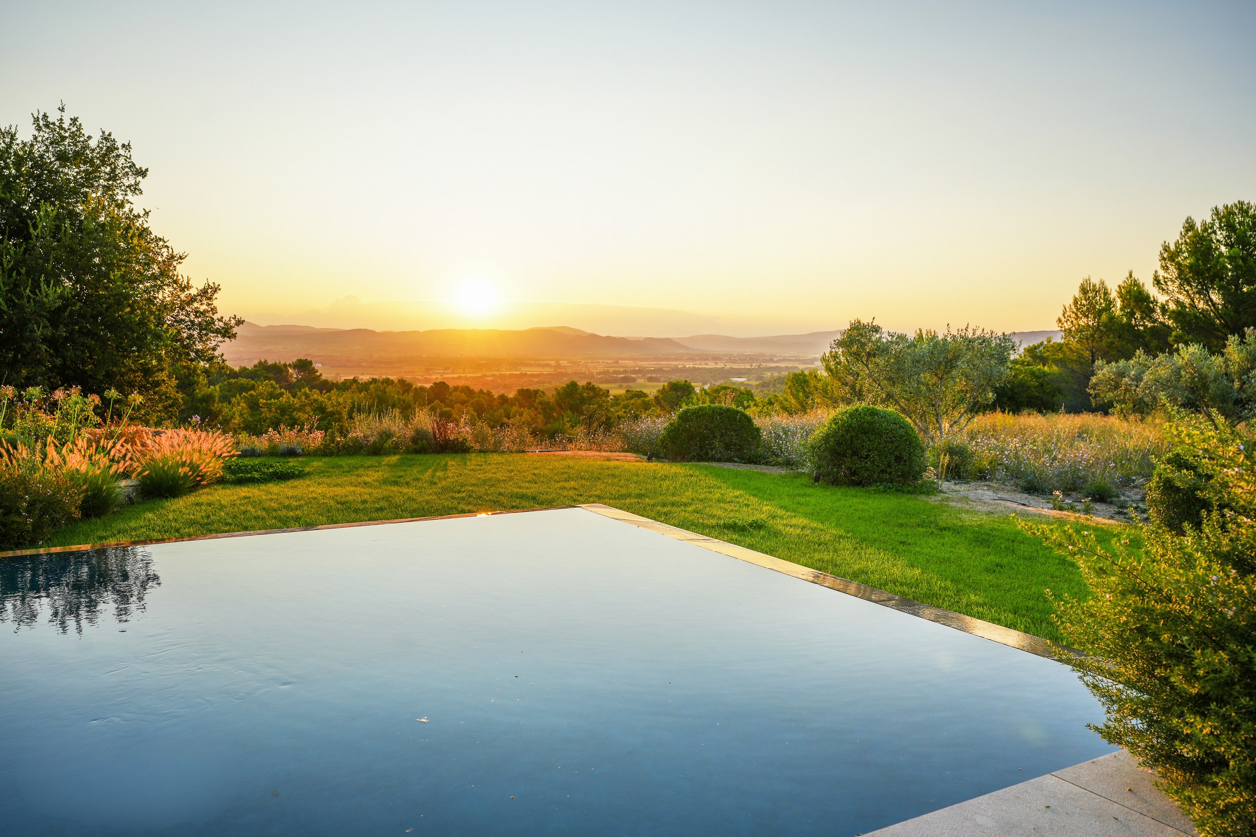 Élégante bastide provençale avec vue panoramique sur les montagnes pour des événements