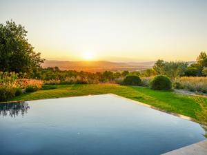 Élégante bastide provençale avec vue panoramique sur les montagnes pour des événements
