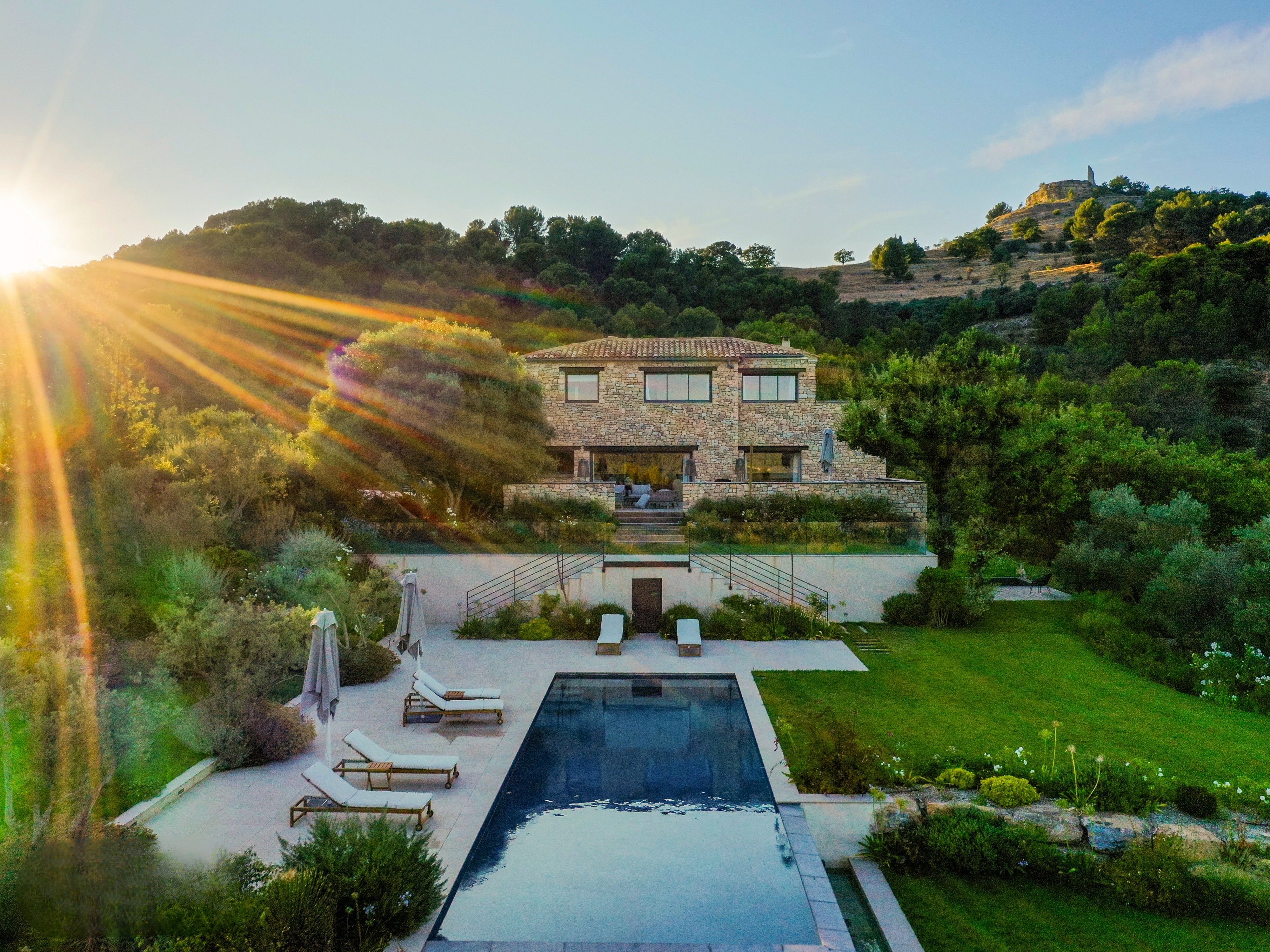 Élégante bastide provençale avec vue panoramique sur les montagnes pour des événements