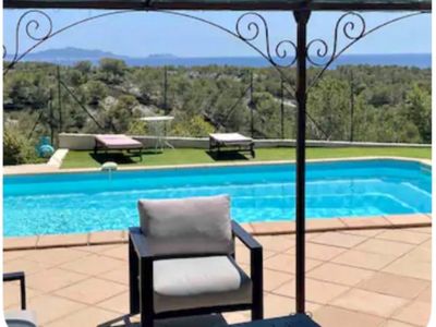 Villa with sea view over Marseille and its islands