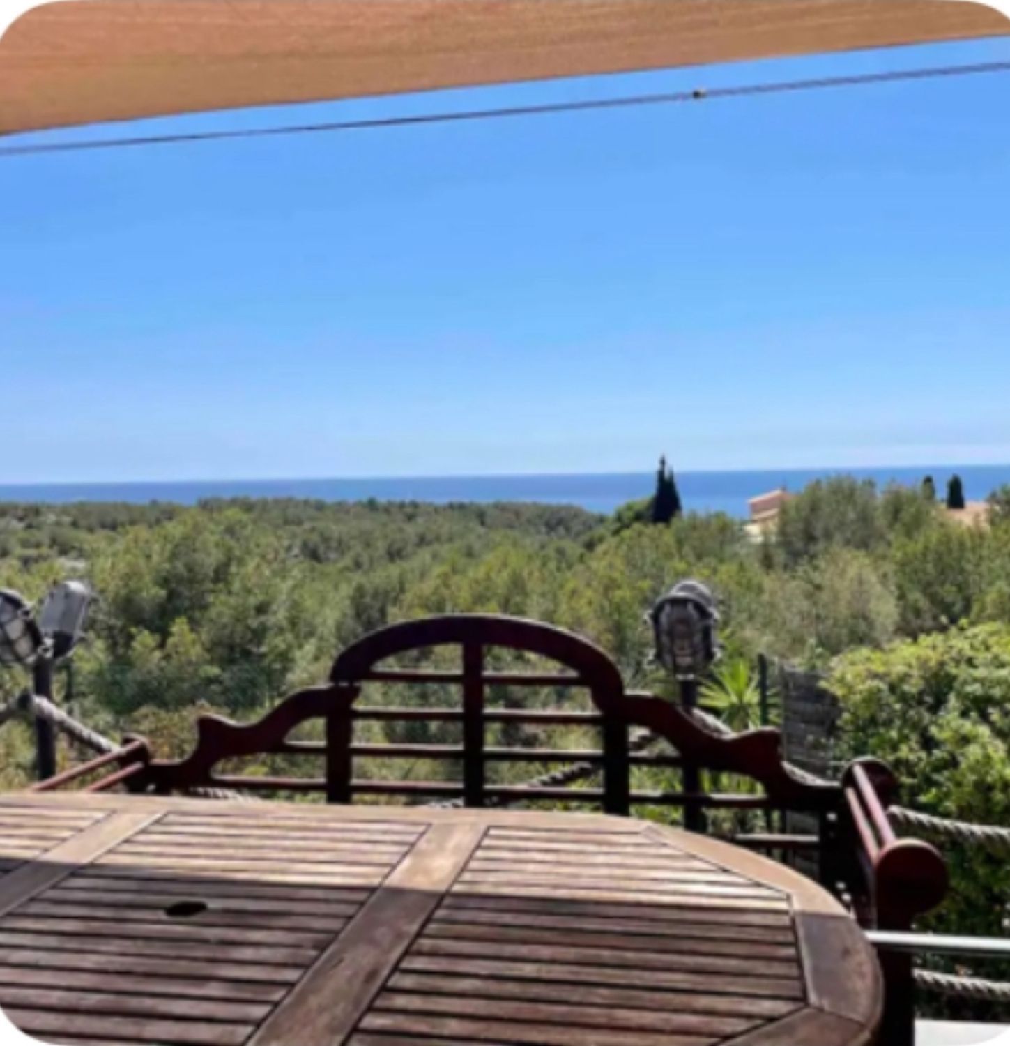 Villa with sea view over Marseille and its islands