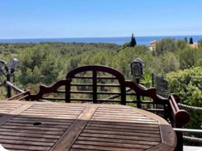 Villa with sea view over Marseille and its islands