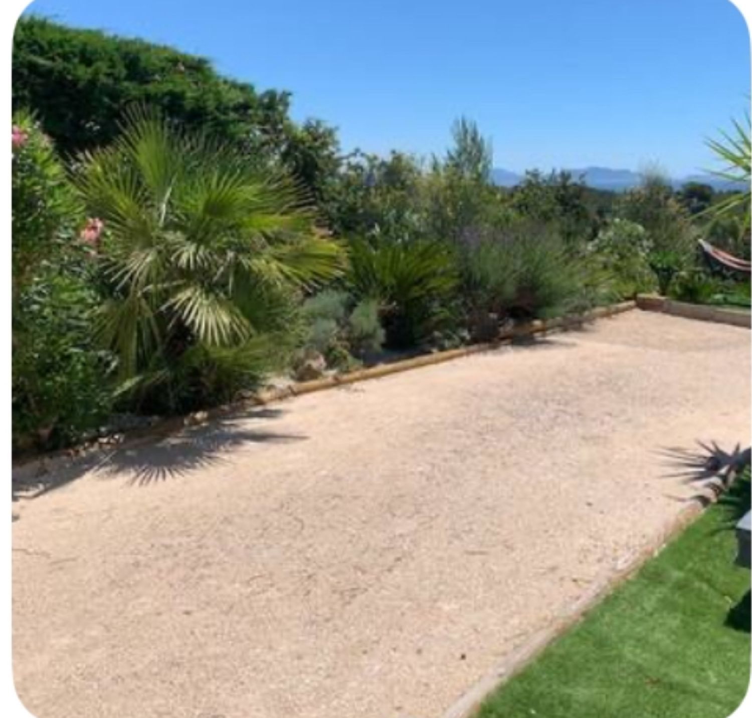 Villa with sea view over Marseille and its islands