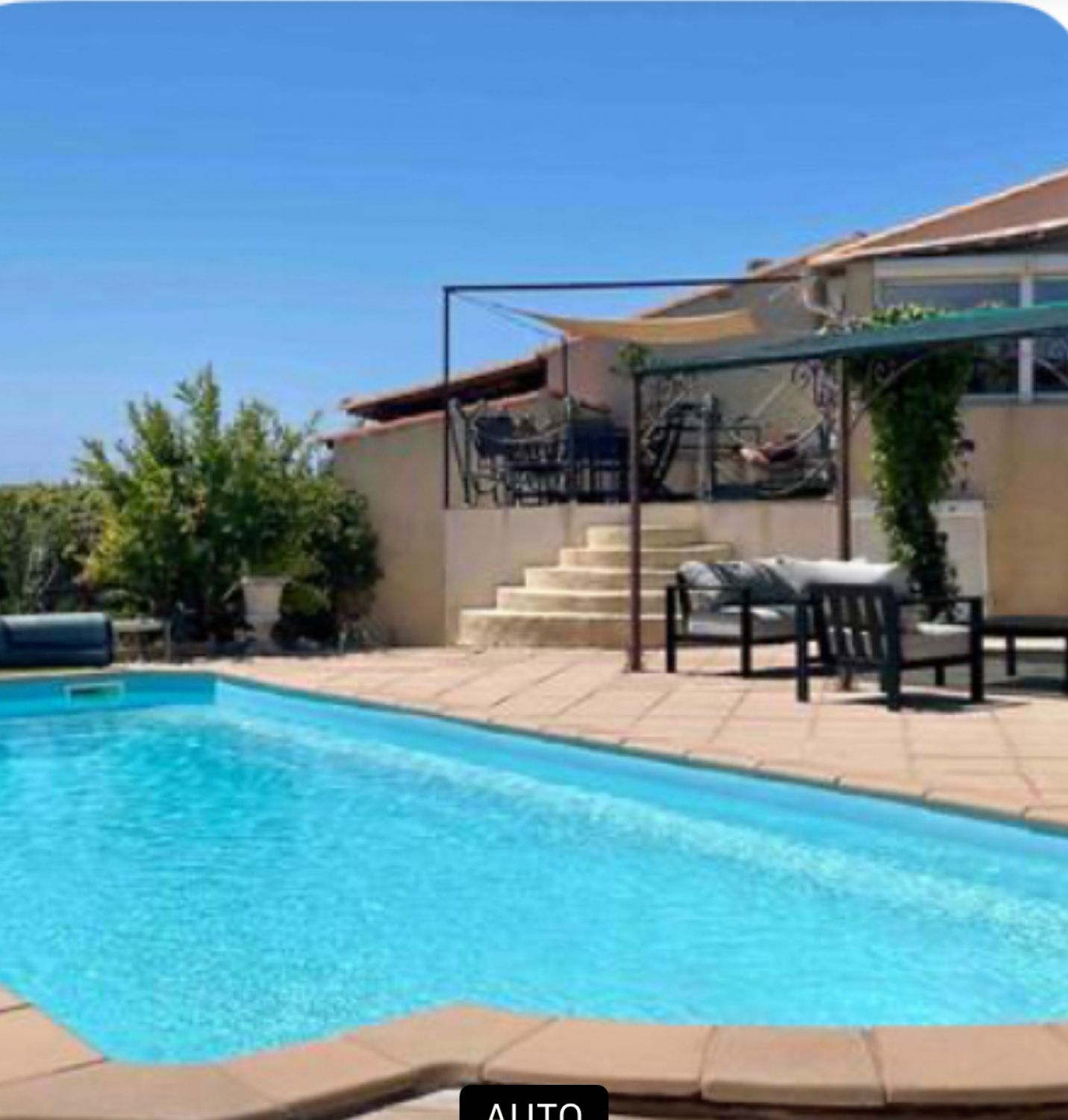 Villa with sea view over Marseille and its islands