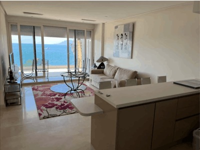 Appartement sur la Croisette à Cannes – Vue mer et terrasse