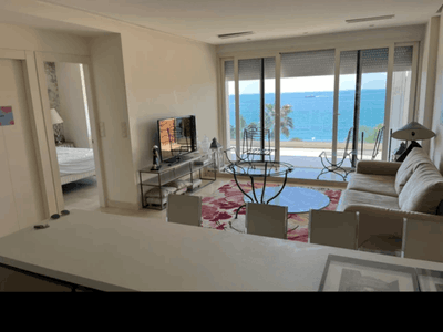 Appartement sur la Croisette à Cannes – Vue mer et terrasse