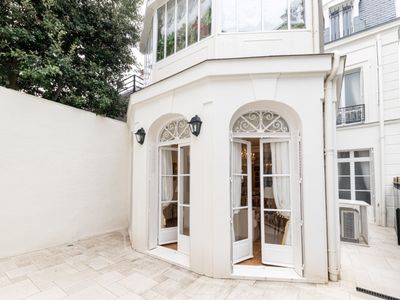 Elegant Parisian Venue for Exclusive Events & Seminars