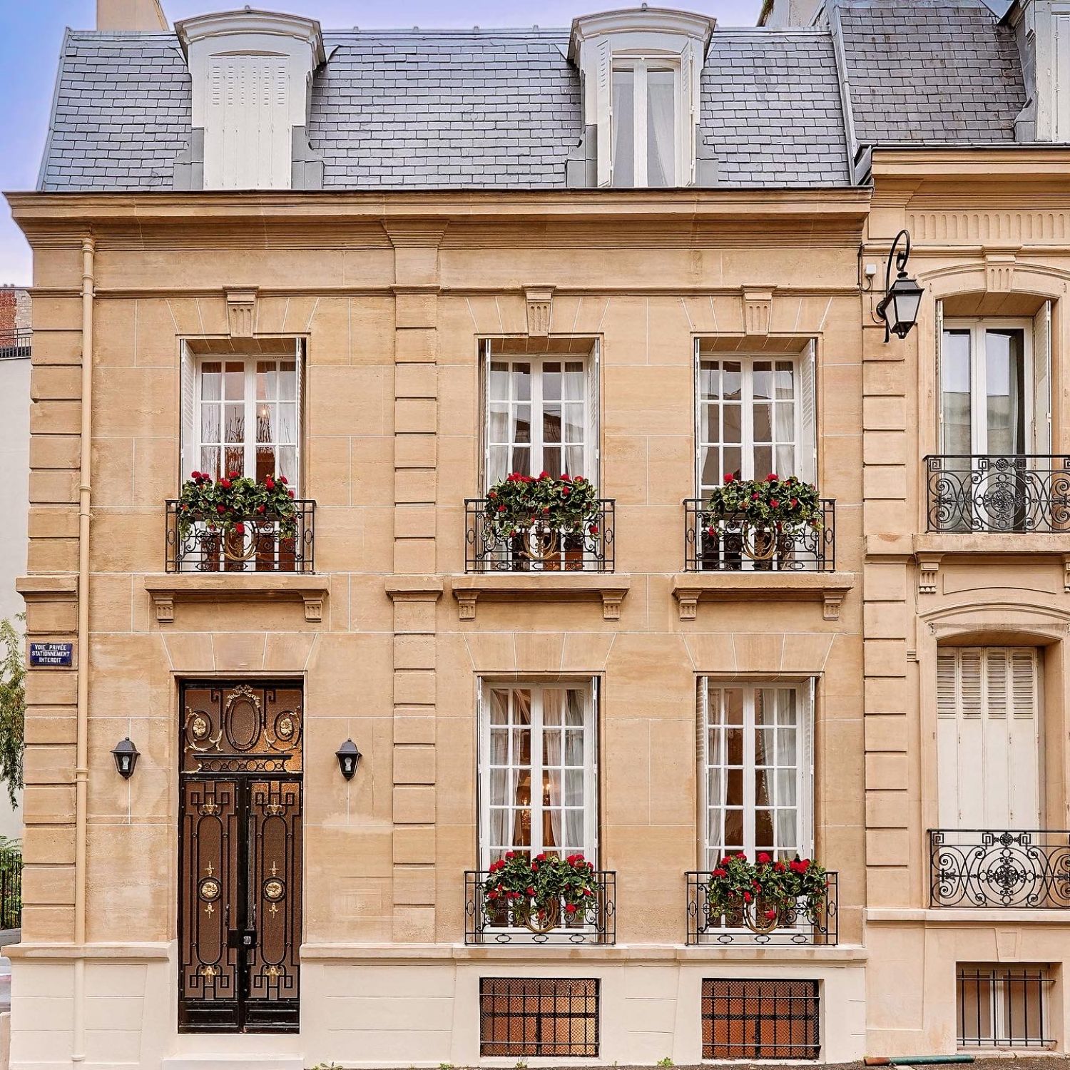 Elegant Parisian Venue for Exclusive Events & Seminars