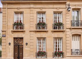 Imperial residence, heart of the prestigious Dauphine district of Paris 16th