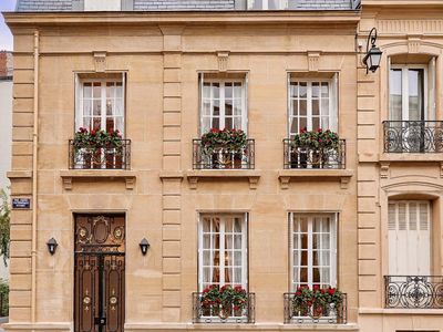 Elegant Parisian Venue for Exclusive Events & Seminars