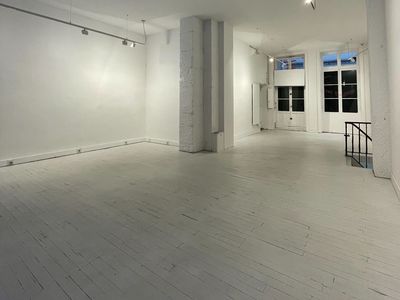 Charming shop in the heart of Lyon's peninsula