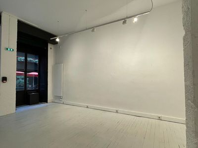 Charming shop in the heart of Lyon's peninsula