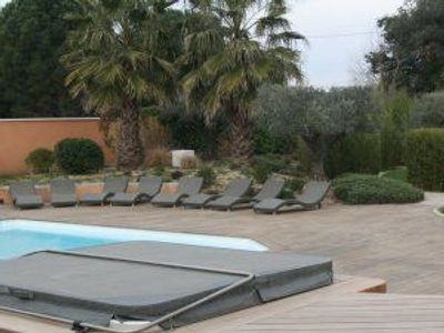 400 m² of terrace around a swimming pool in a 4000 m² garden 