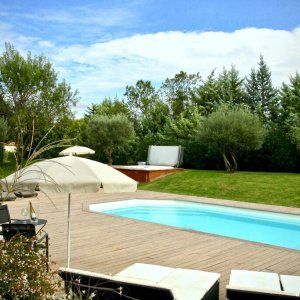 400 m² of terrace around a swimming pool in a 4000 m² garden 