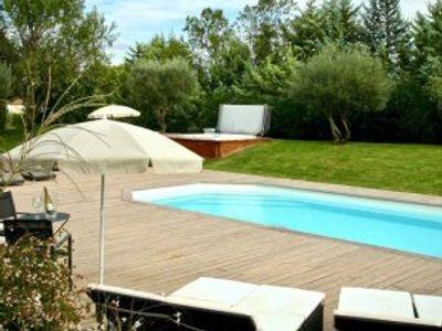 400 m² of terrace around a swimming pool in a 4000 m² garden 