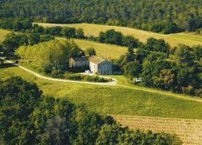 Provençal villa in the heart of the vineyards at the gates of Aix en Provence with 16 beds 