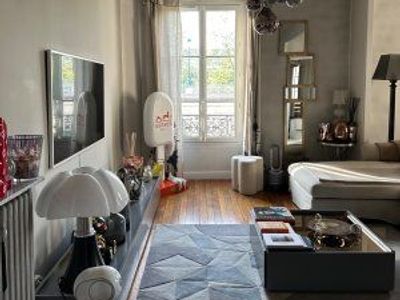 Elegant Apartment Near Eiffel Tower | 40m² Living Room