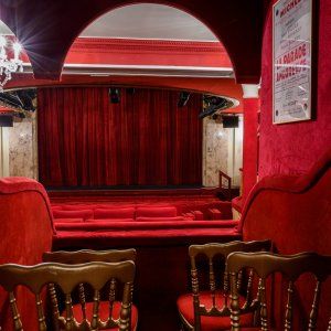 Théâtre Parisien Élégant pour Événements et Privatisations