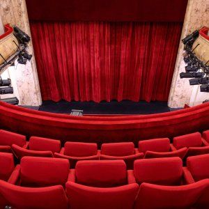 Théâtre Parisien Élégant pour Événements et Privatisations