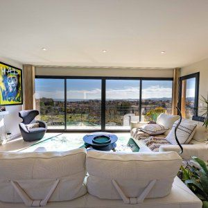 Villa with swimming pool, garden and sea view