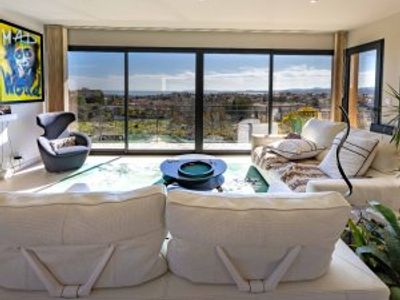 Villa with swimming pool, garden and sea view