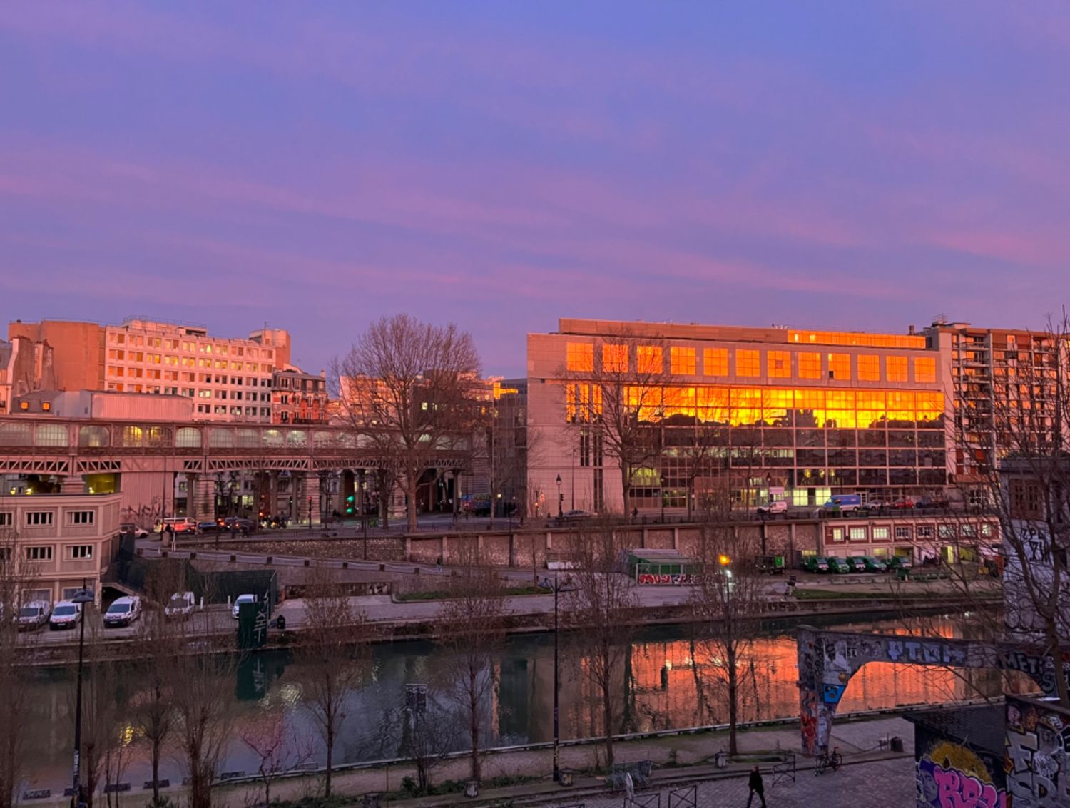 Canal-View Loft with Grand Piano & Courtyard | Paris Event Venue