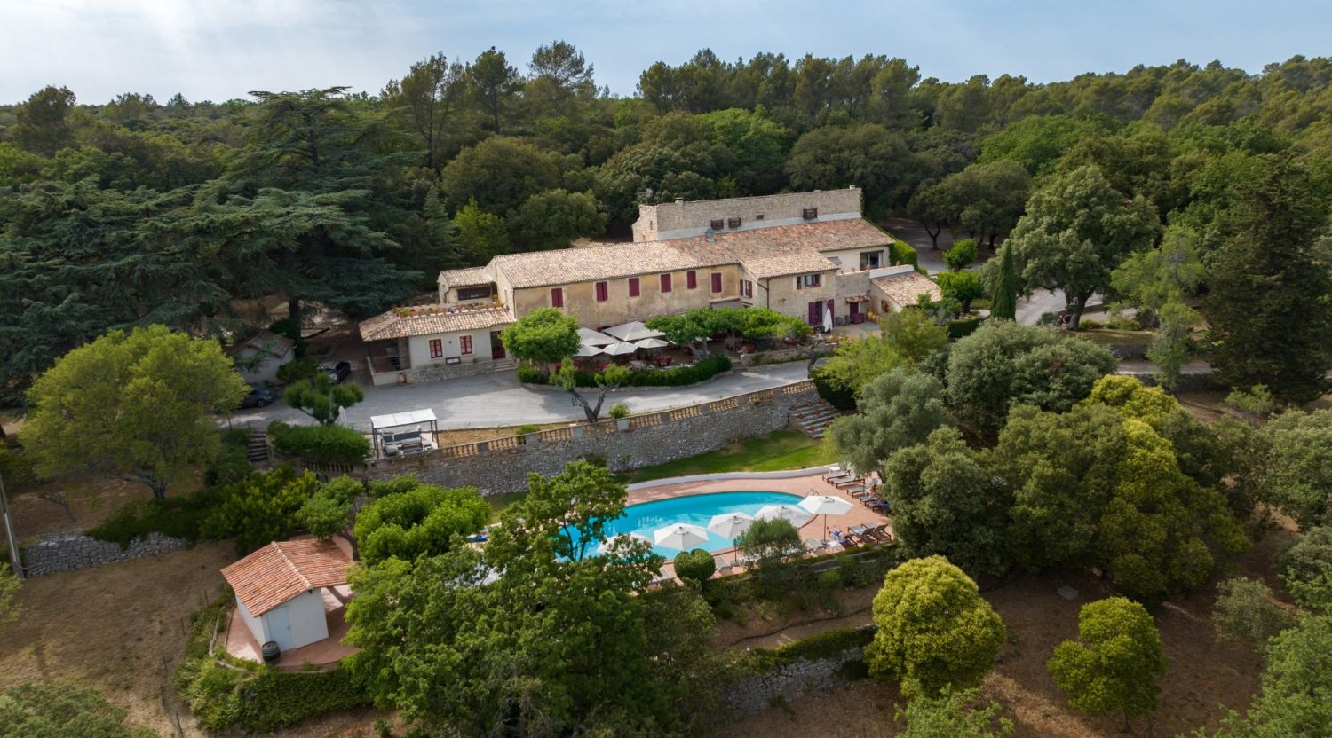 Magnifique Domaine sur 50 hectares, 15 chambres, 42 couchages
