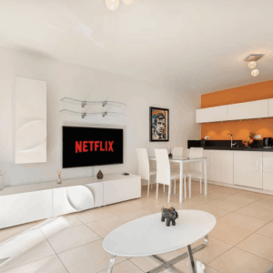 1-Bedroom Apartment Cannes – Terrace, 10 Guests