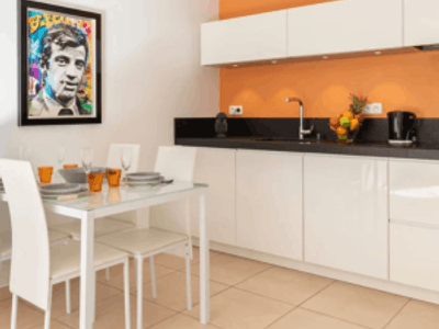 1-Bedroom Apartment Cannes – Terrace, 10 Guests