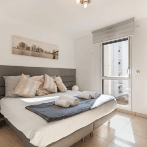 1-Bedroom Apartment Cannes – Terrace, 10 Guests