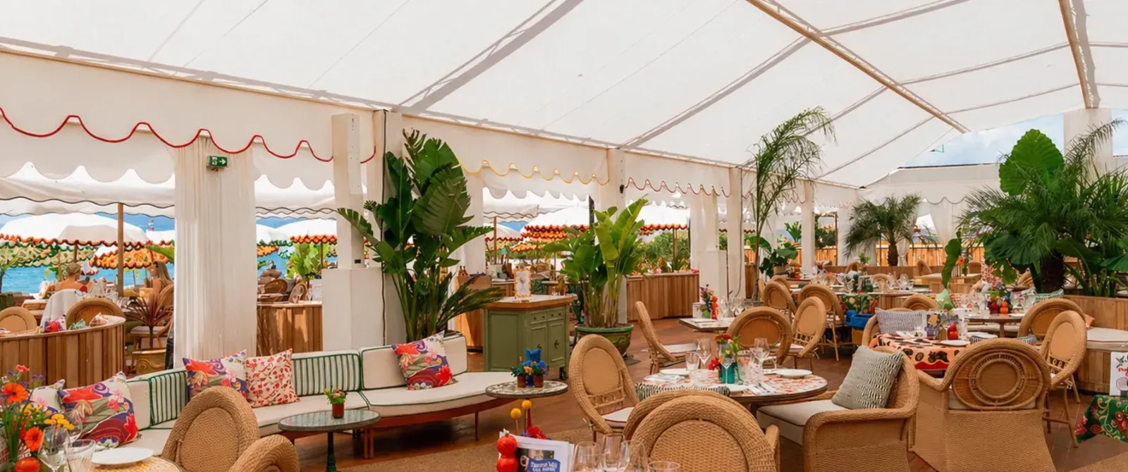 Restaurant & bar en bord de mer à Cannes – Pour événements sur mesure
