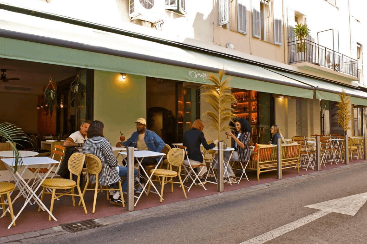 Restaurant californien à Cannes avec terrasse – Près du Palais