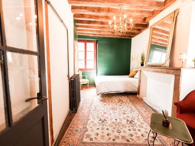 Large capacity domain with reception room