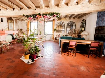 Large capacity domain with reception room