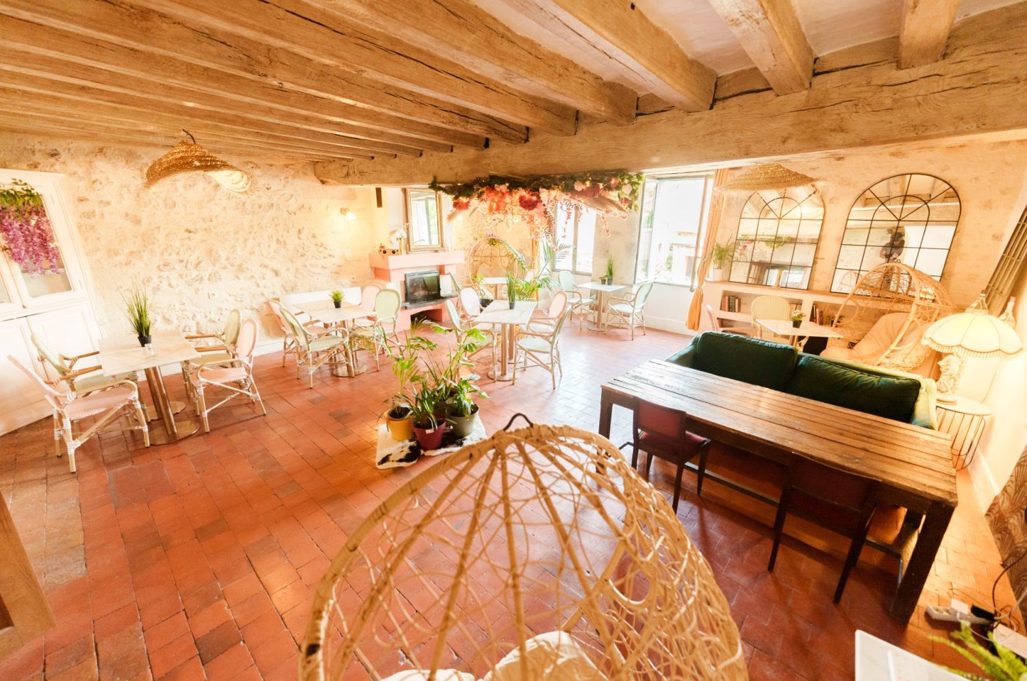 Large capacity domain with reception room