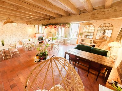 Large capacity domain with reception room