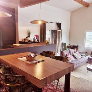 Villa with views of Mont Ventoux and the Dentelles de Montmirail 
