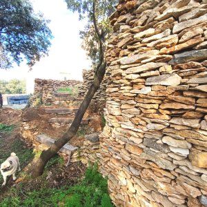 Villa with views of Mont Ventoux and the Dentelles de Montmirail 
