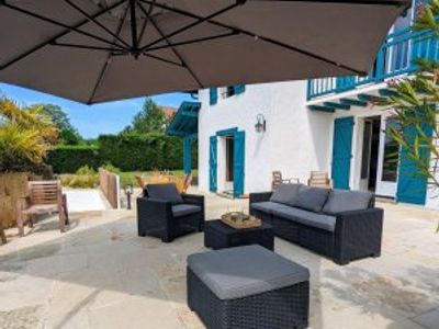 Maison basque avec grands espaces exterieurs et vue sur les Pyrénées 
