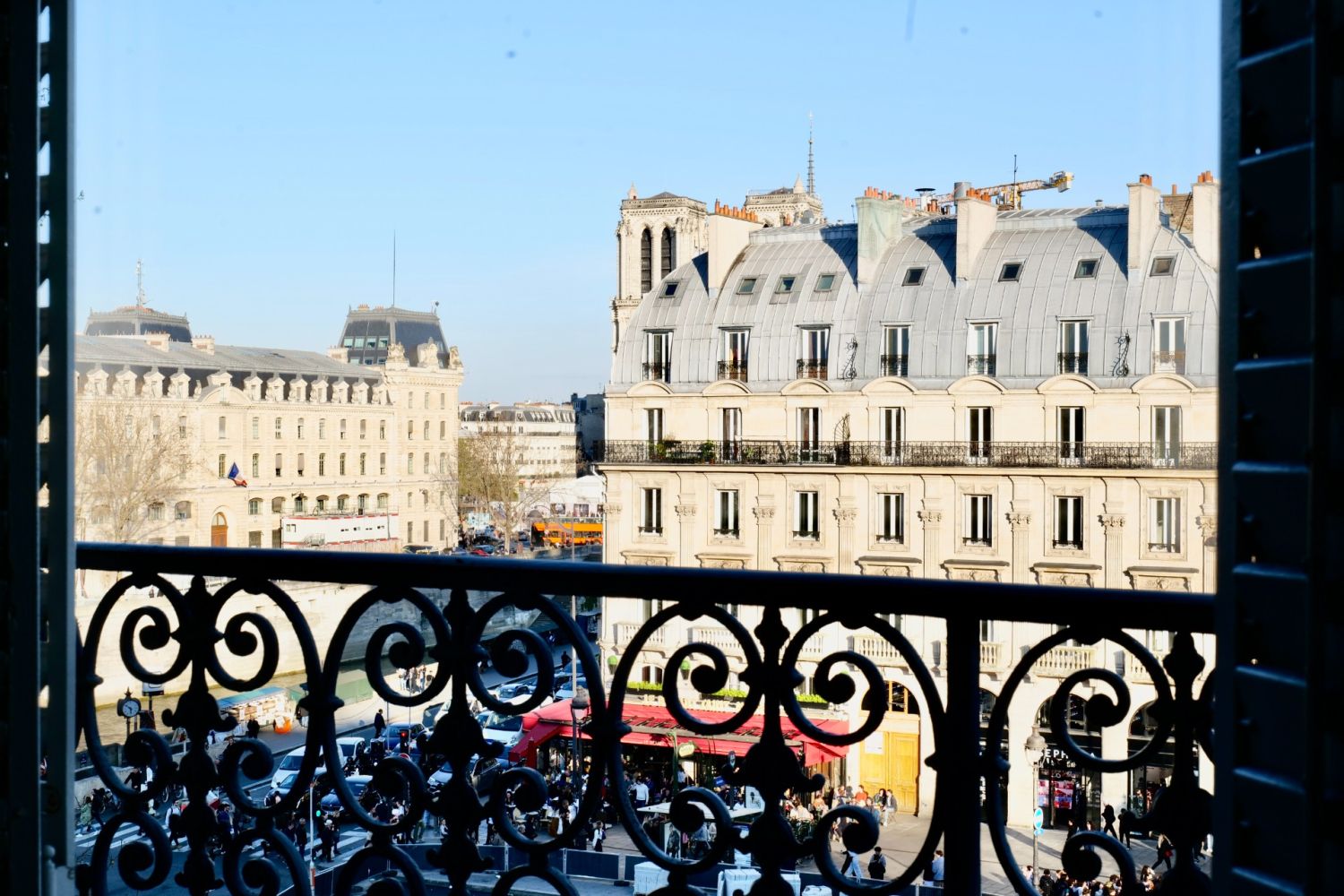 Luxueux Bureau Événementiel avec Vue sur Notre-Dame | Espace 75m² à Paris