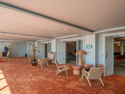 Versatile Cannes Meeting Venue with Modular Rooms Near Palais