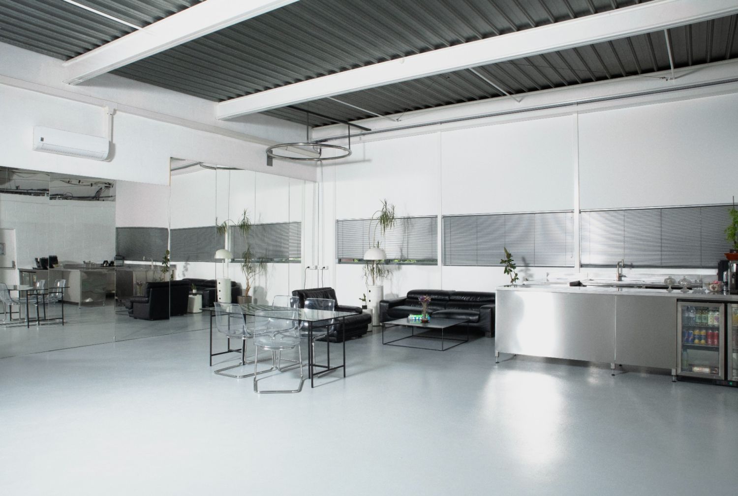 Spacious 200 m²  open space area for film, photo and private events