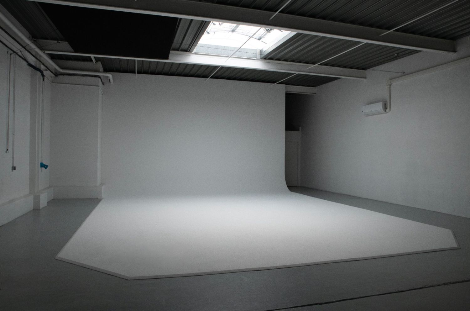 Spacious 200 m²  open space area for film, photo and private events