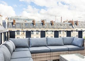 Private mansion in the heart of the 16th arrondissement with rooftop and view of the Eiffel Tower