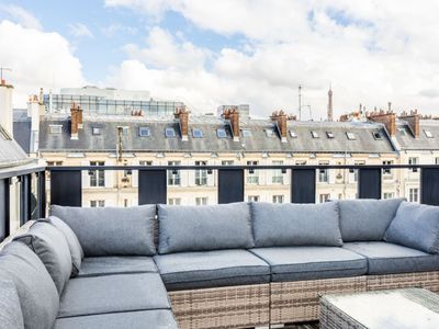 Private mansion in the heart of the 16th arrondissement with rooftop and view of the Eiffel Tower