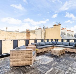 Private mansion in the heart of the 16th arrondissement with rooftop and view of the Eiffel Tower