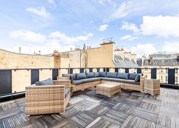 Private mansion in the heart of the 16th arrondissement with rooftop and view of the Eiffel Tower