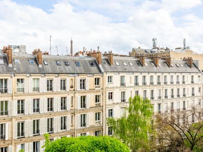 Private mansion in the heart of the 16th arrondissement with rooftop and view of the Eiffel Tower