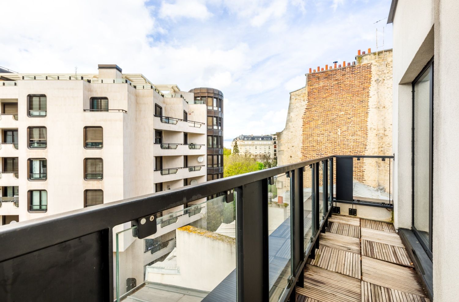Private mansion in the heart of the 16th arrondissement with rooftop and view of the Eiffel Tower